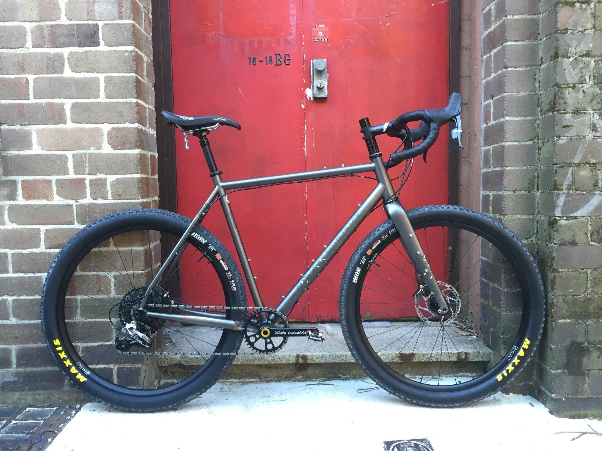 James' Bombtrack Hook EXT