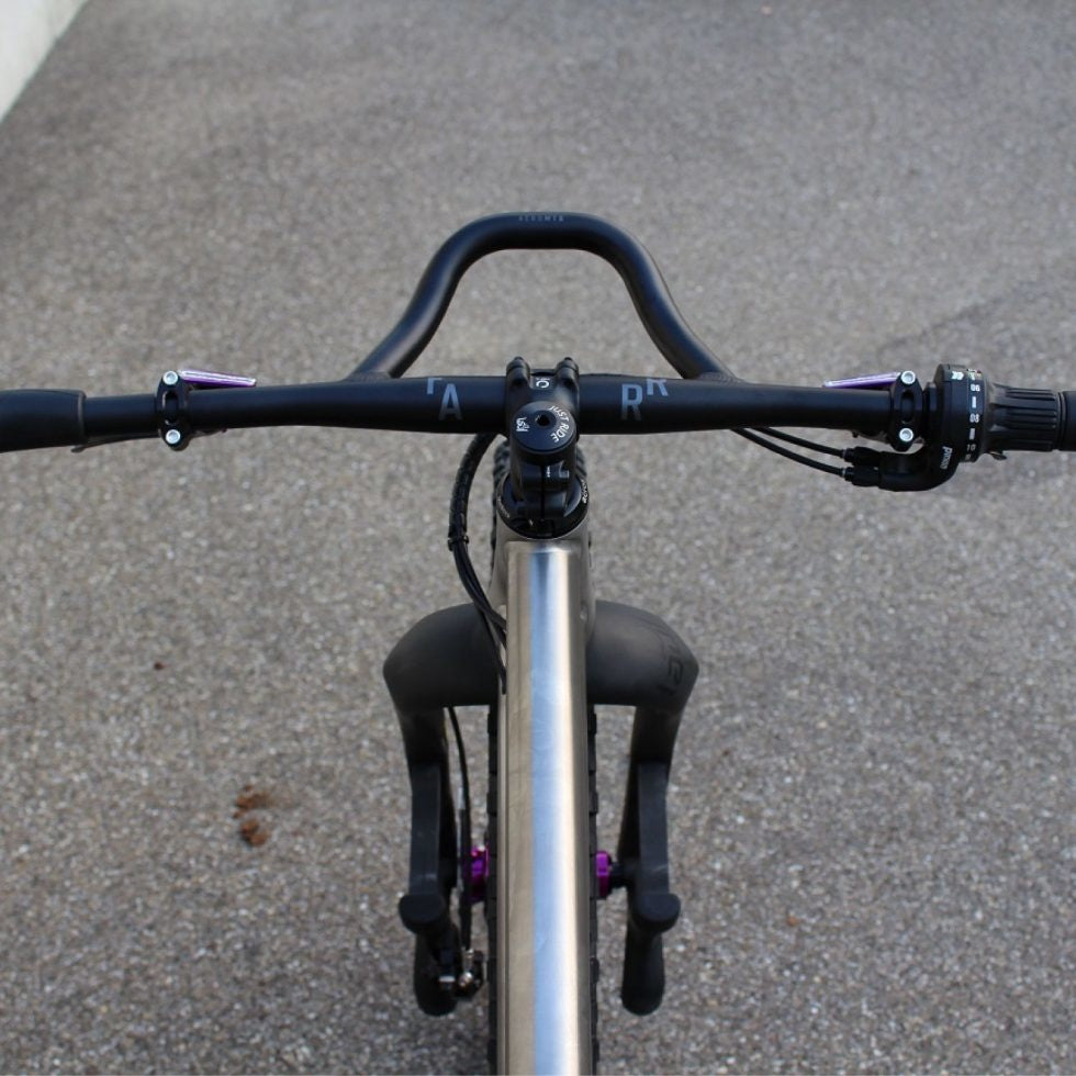 Farr Handlebar Aero MTB 760mm wide with forward extension
