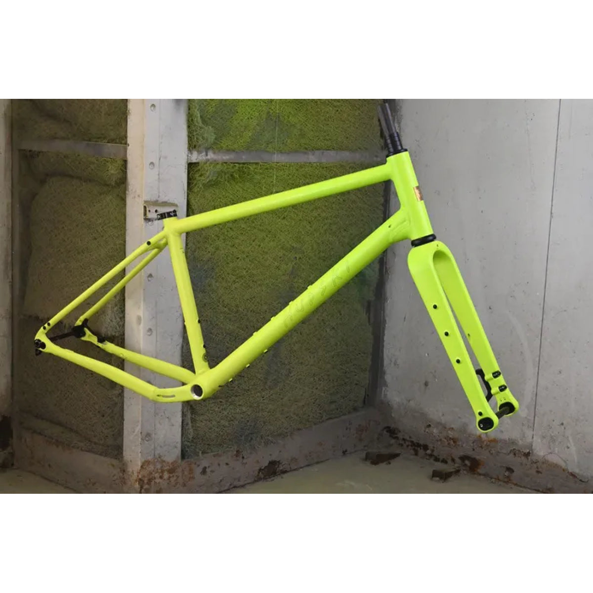 Hudski Dualist Frameset