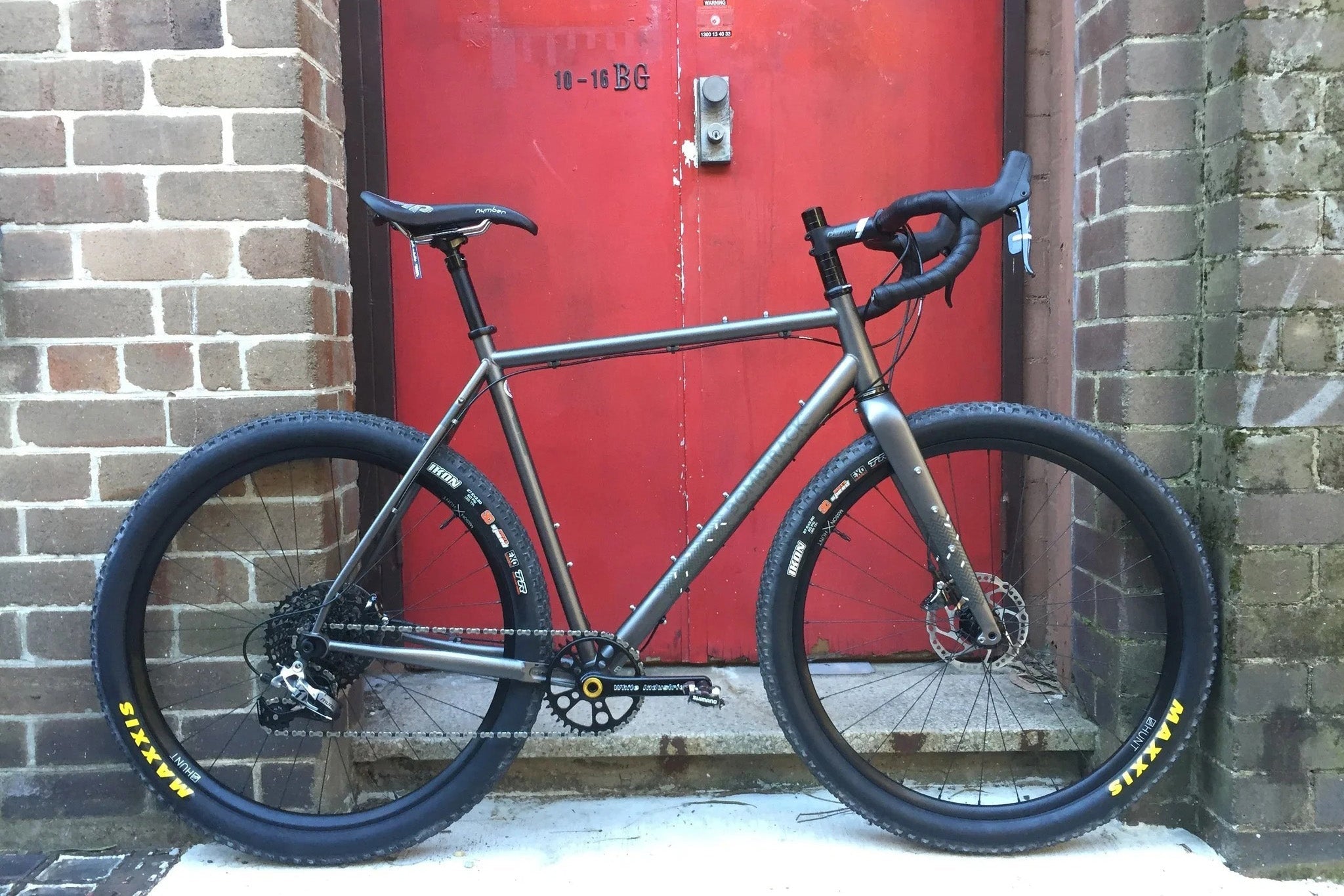 James' Bombtrack Hook EXT
