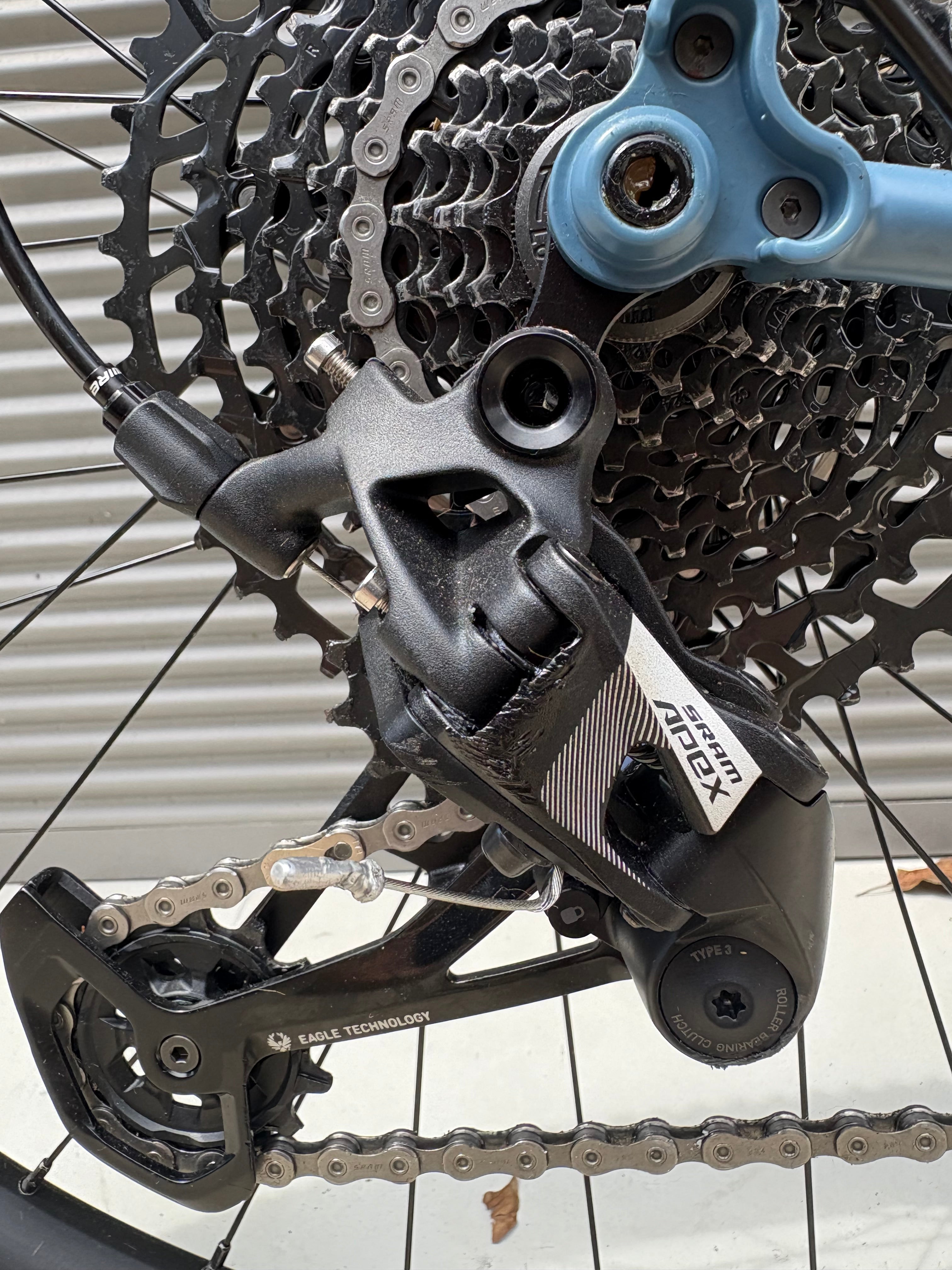 Bombtrack 2025 Hook EXT Matt teal L - Scratched RH Lever and Derailleur