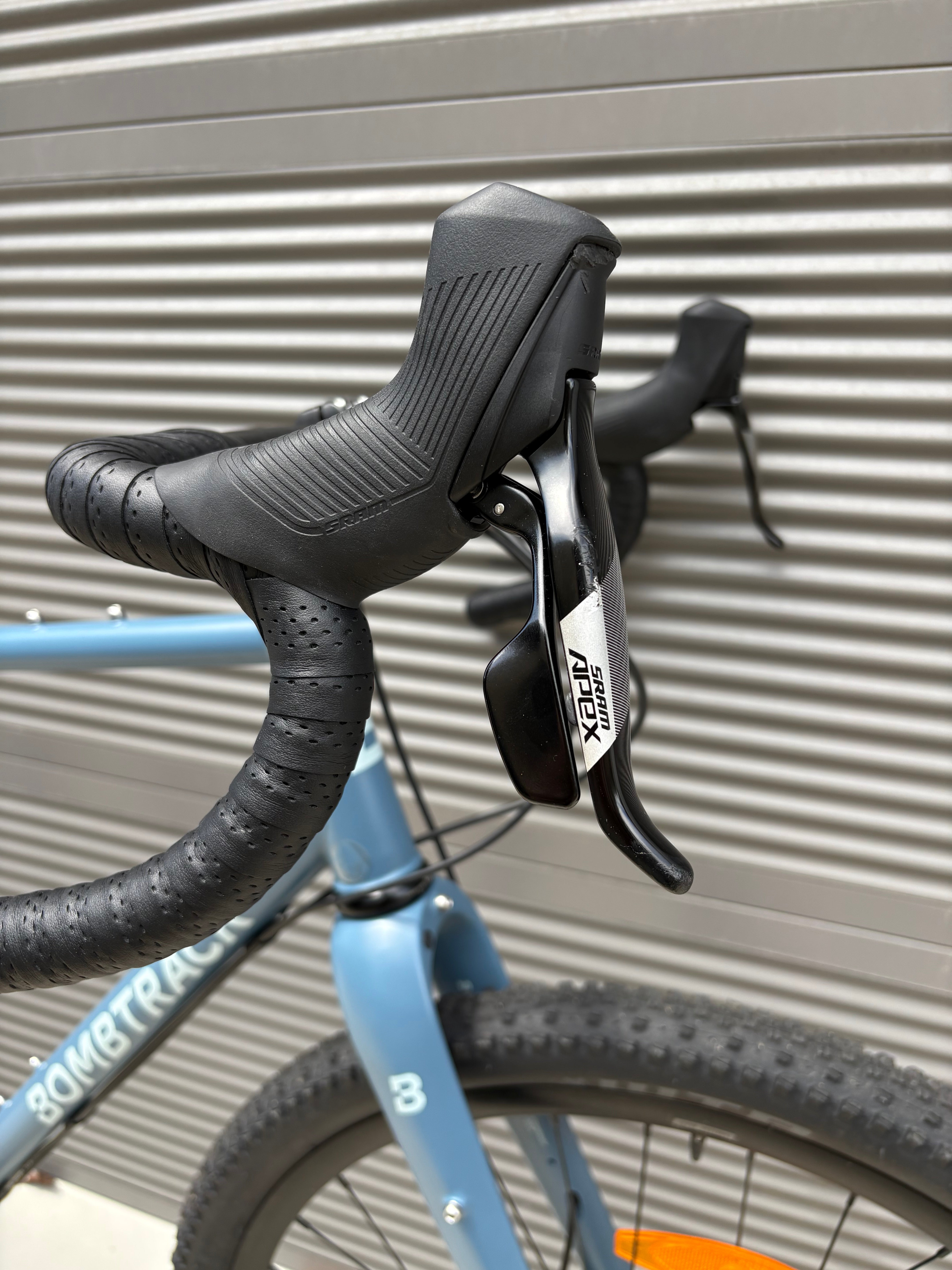 Bombtrack 2025 Hook EXT Matt teal L - Scratched RH Lever and Derailleur