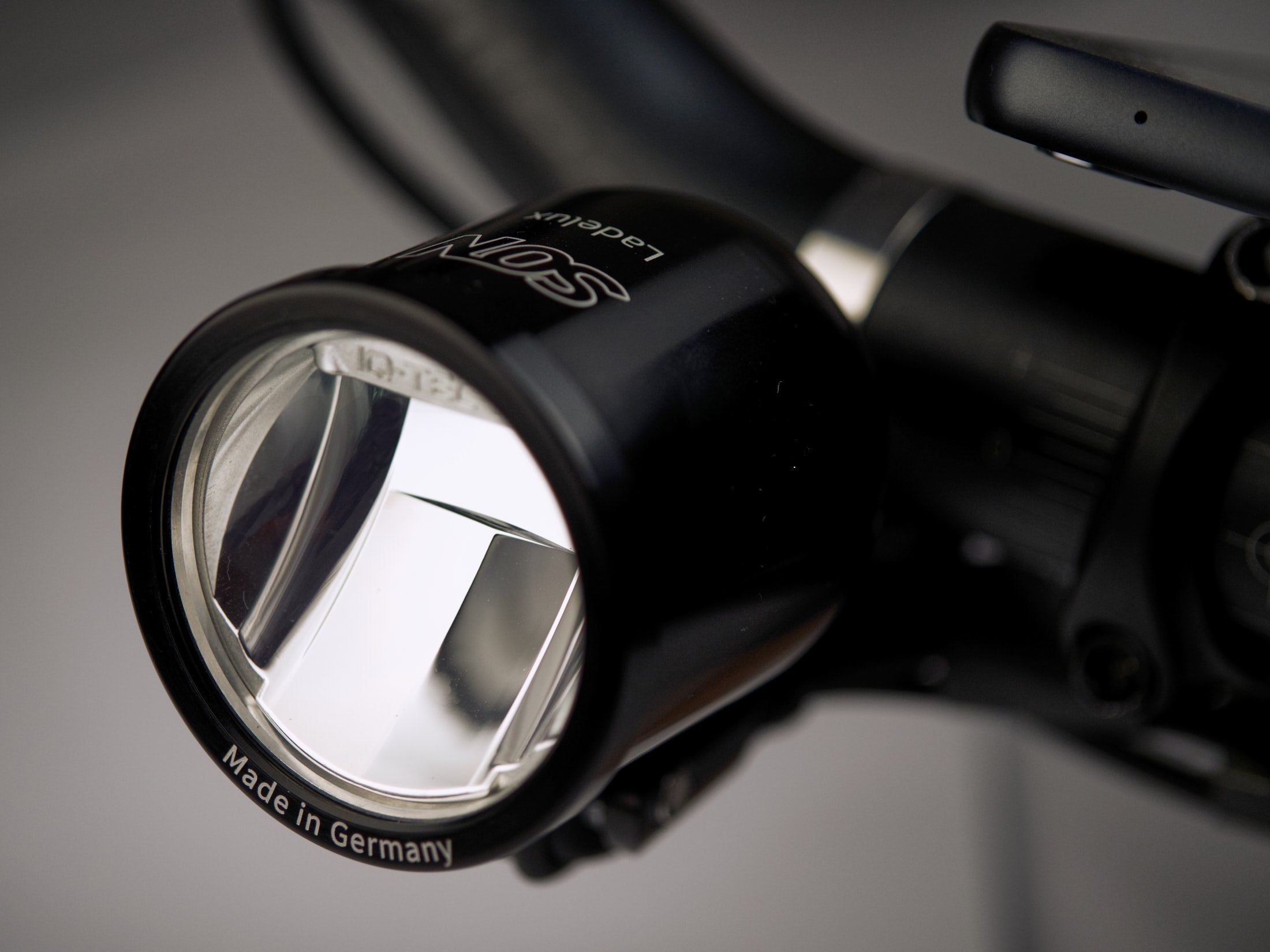 SON Ladelux Headlight w/ High Beam, USB Charging Function (Black)