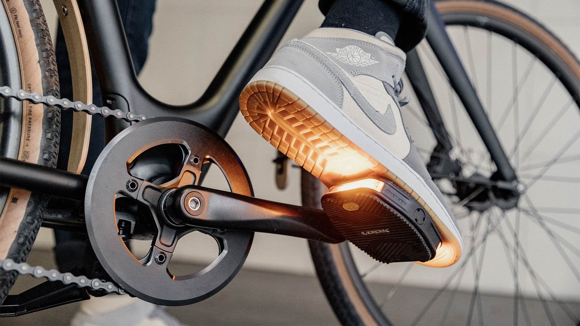 Look Geo City Vision pedals (LED lights)